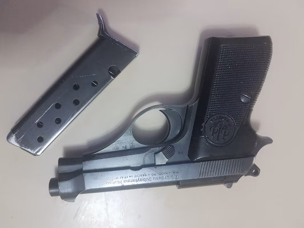 Düğmeli Baretta