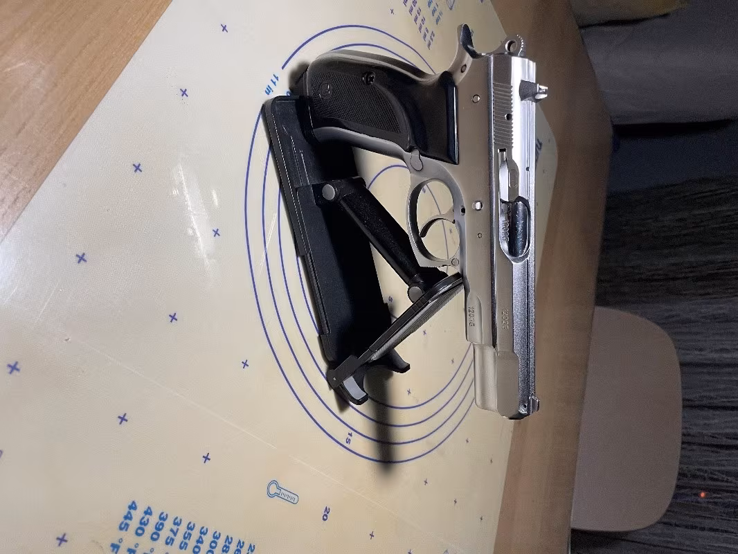 CZ-75 B Çekoslovakya, ÇEK Yapımı Tabanca