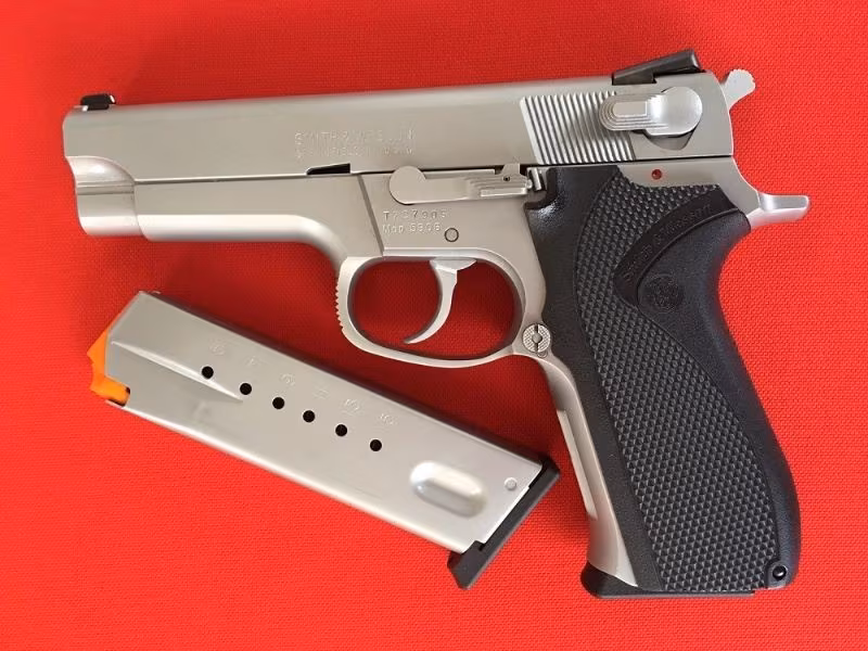 KAMU GÖREVLİSİNDEN SMITH WESSON 5906 - BEYAZ HOROZ-BEYAZ TETİK