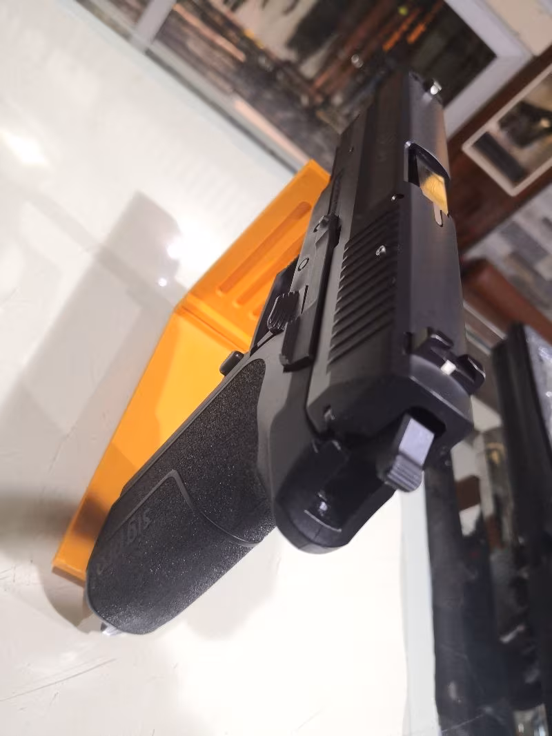 Sig Sauer SP2022 9MM