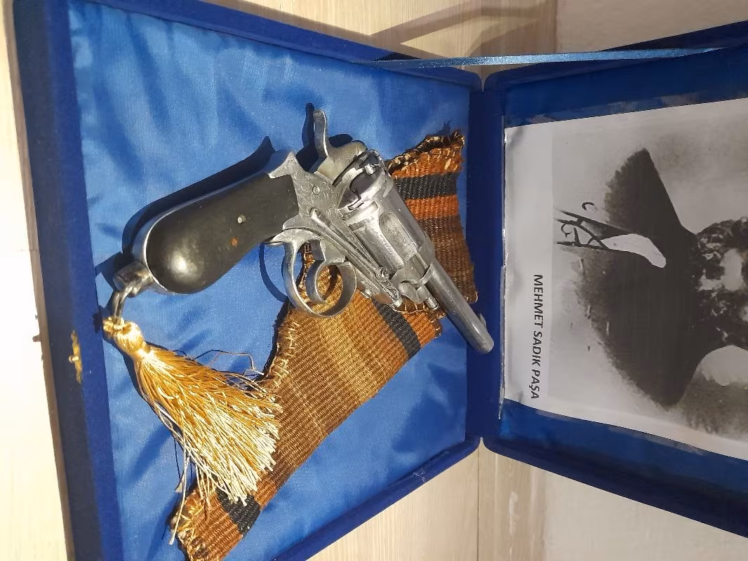 1870 Karadağlı antika