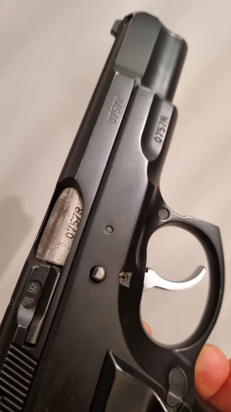 Emekli polis memurundan  CZ 75 B