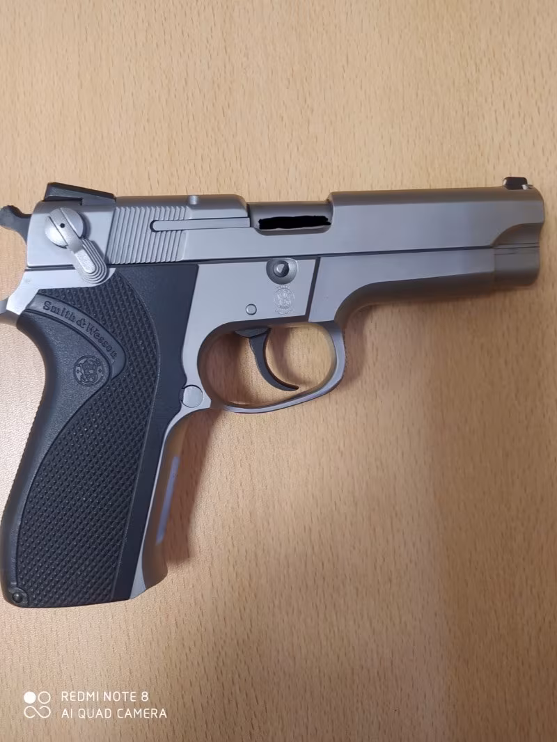 Tertemiz Smith & Wesson 5906 (Çelik Kasada Muhafaza Edilmiş)