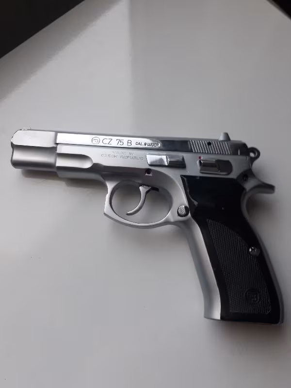 EMEKLİ POLİS MEMURUNDAN SATILIK TEMİZ CZ 75B
