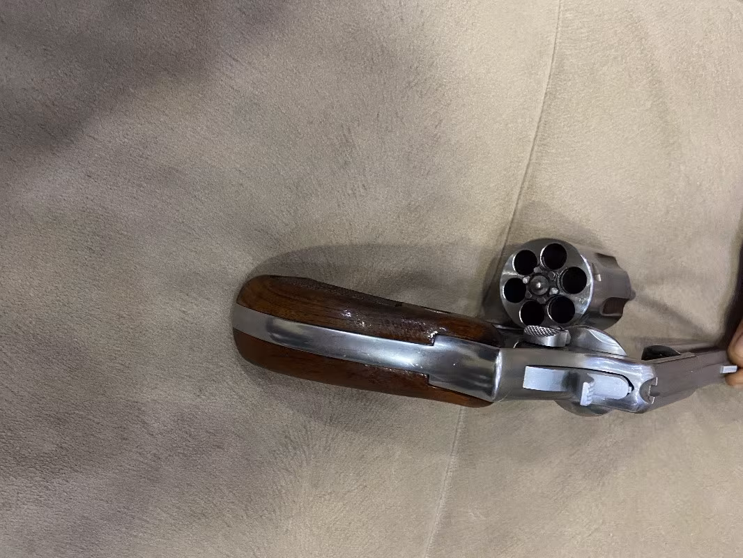 Çok temiz sıfır ayarında smith&wesson 357 Magnum