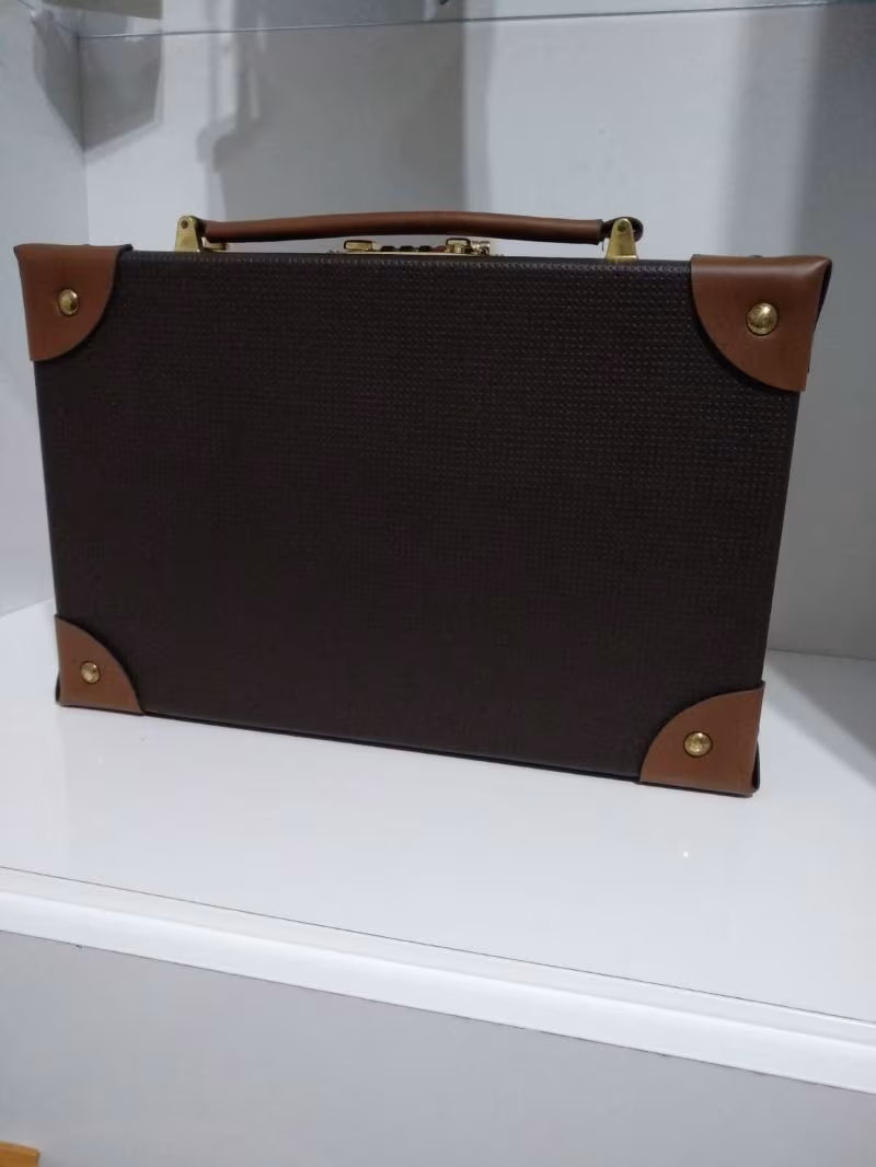 Deri şifreli tabanca çantasi