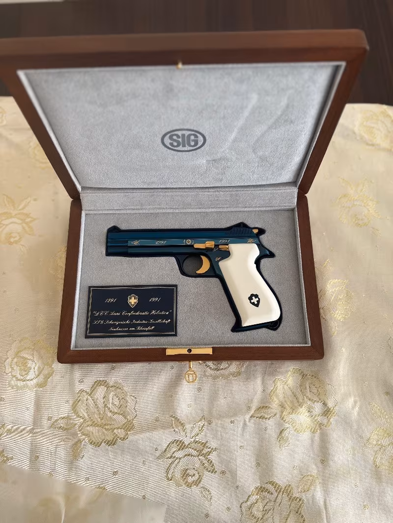 KOLEKSİYONLUK SIG P210 BLUE HELVETICA