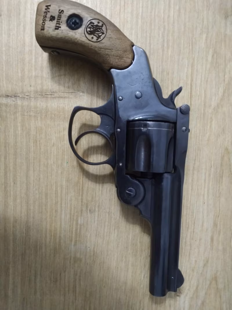 Ruhsatlı 1882 model 143 yaşında Smith wesson model 4