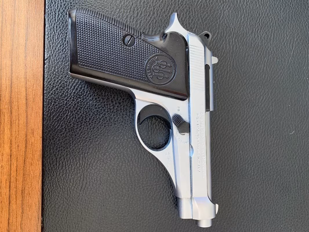 Çok az kullanılmış temiz düğmeli beretta
