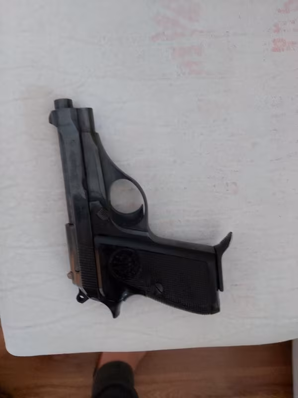 Düğmeli beretta