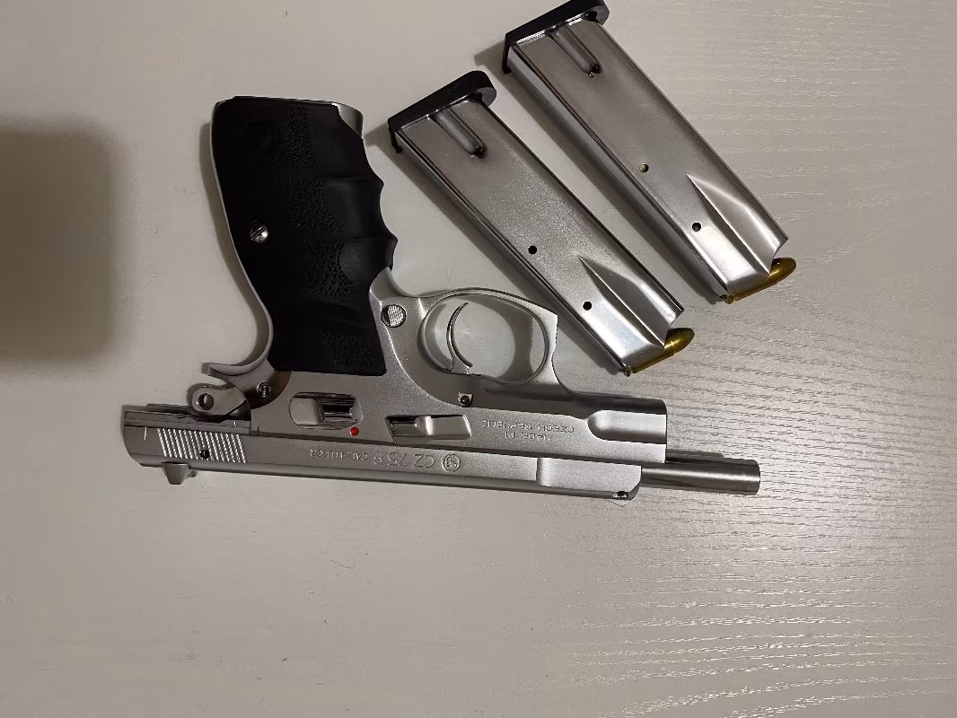 Memurdan sıfır yapılı CZ 75 B