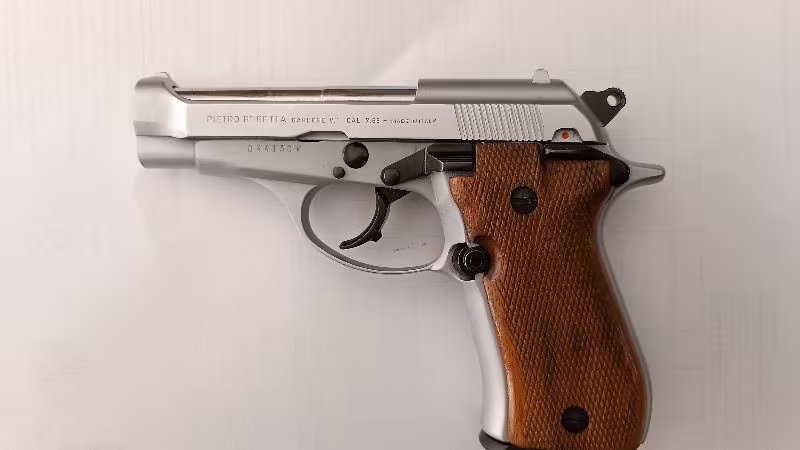 RUHSATLI SIFIR AYARINDA KUSURSUZ HATASIZ TEMİZ ORJİNAL 7.65 mm. PİETRO BERETTA MOD 81 - 16.000 TL.