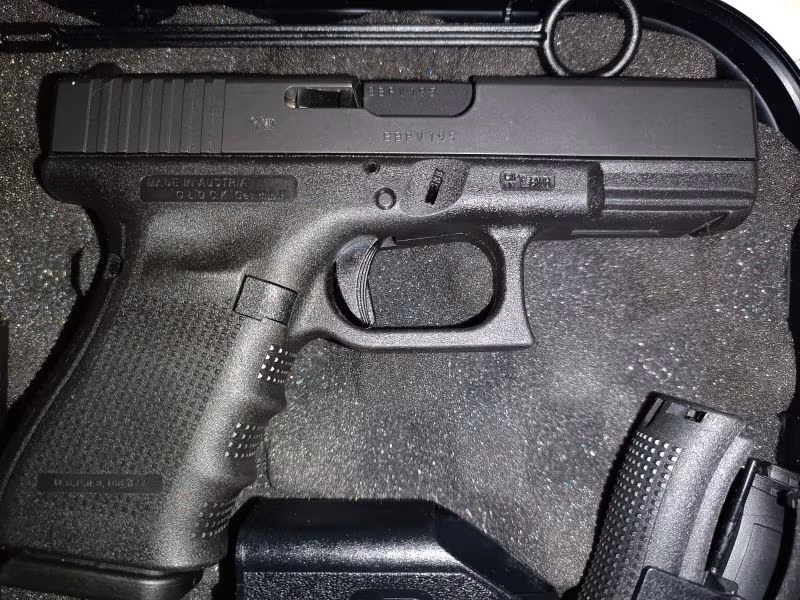 SIFIR GLOCK 19 GEN4  AVUSTURYA' GLOCK 19 GEN 4 TABANCA  EŞİ YOK BULUNDURMA RUHSATLI OLDUĞU İÇİN KUTUSUNDA KASADA MUHAFAZA EDİLMİŞ