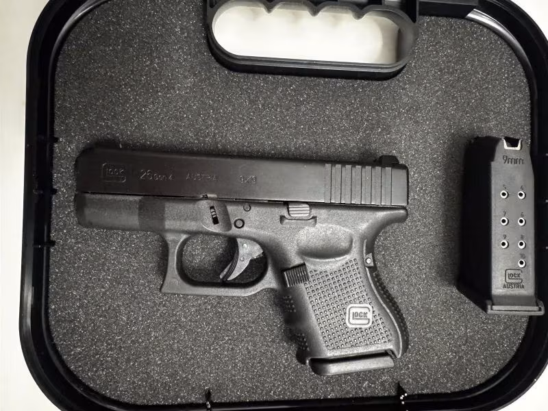 SIFIR GLOCK 26 GEN 4 BABY  TABANCA  RUHSATLI TAM KUTULU TÜM APARATLARI MEVCUT NADİR KALAN TEMİZLİKTE  TUTULAN AVUSTURYA