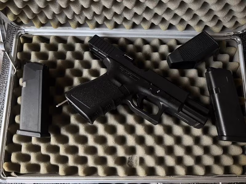 RUHSATLI,SIFIR KUTUSUNDA HİÇ KULLANILMAYAN ANAHTARLI,GERÇEK AVUSTURYA GLOCK 19 - 180.000 TL.