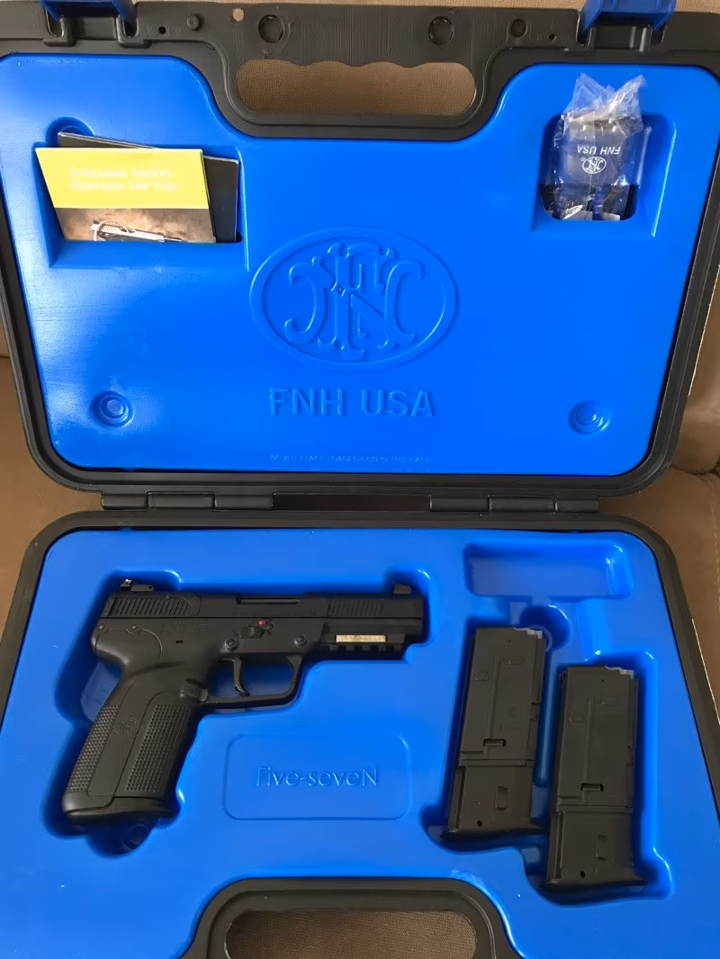 FN 5.7 ( Five-Seven)