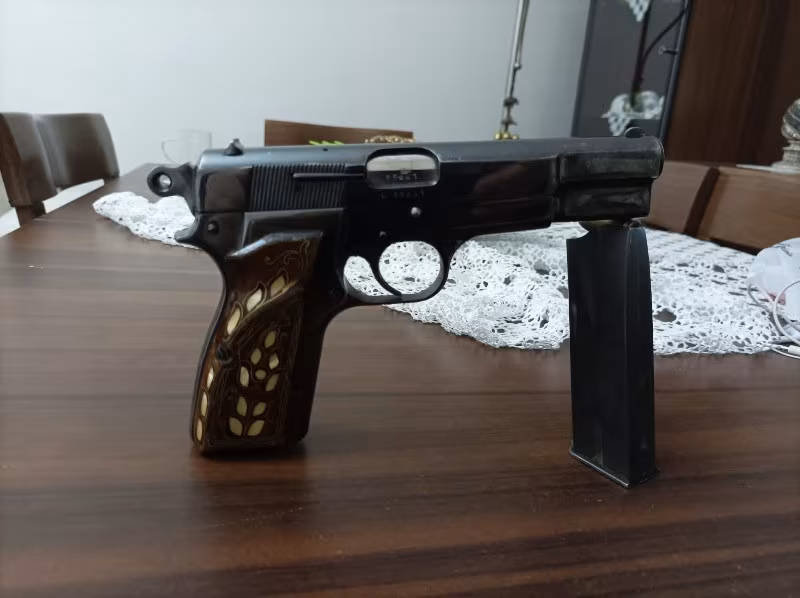 Emekli emniyet personelinden temiz silah