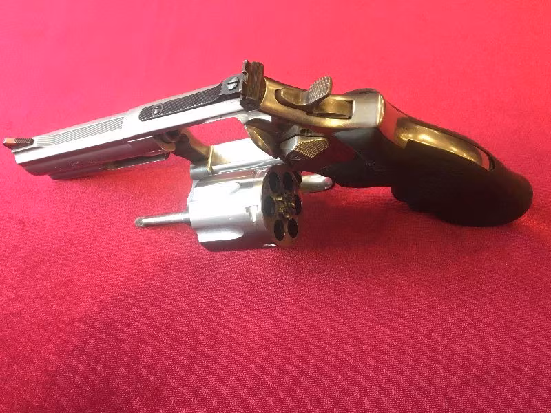Sahibinden Temiz Smith&Wesson 686-4 Anahtarlı model