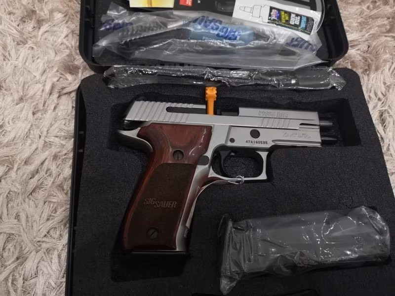POLİS MEMURUNDAN HİÇ KULLANILMAMIŞ SIFIR KUTUSUNDA SİG SAUER P226 ELİTE STAİNLESS