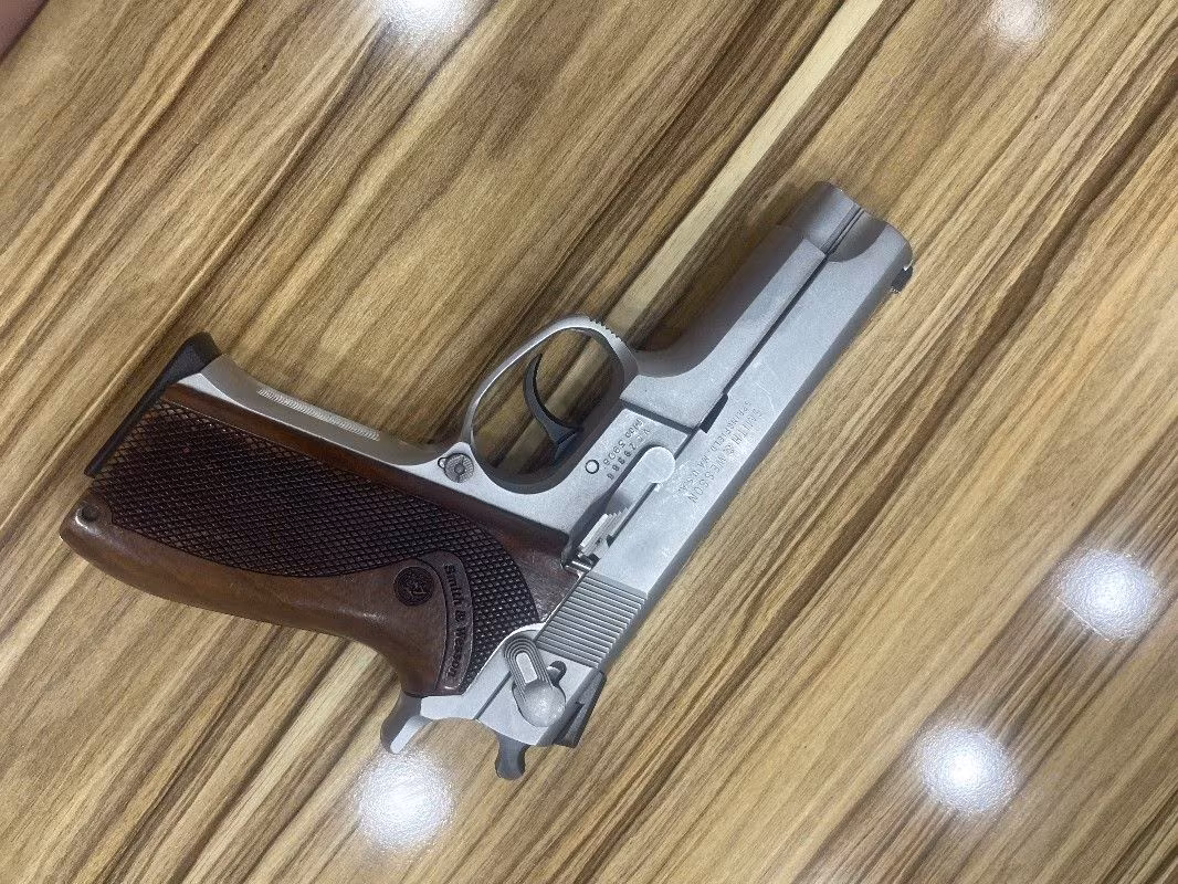 Smith & Wesson 5906