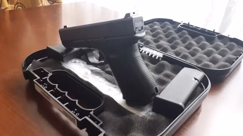 Sahibinden sıfır orjinal glock