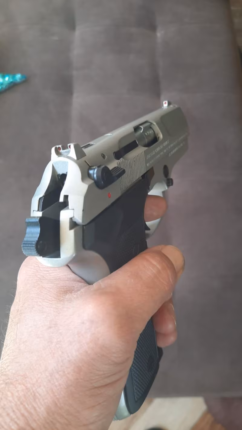 e. astsubaydan taşıma ruhsatlı temiz 9mm stoeger