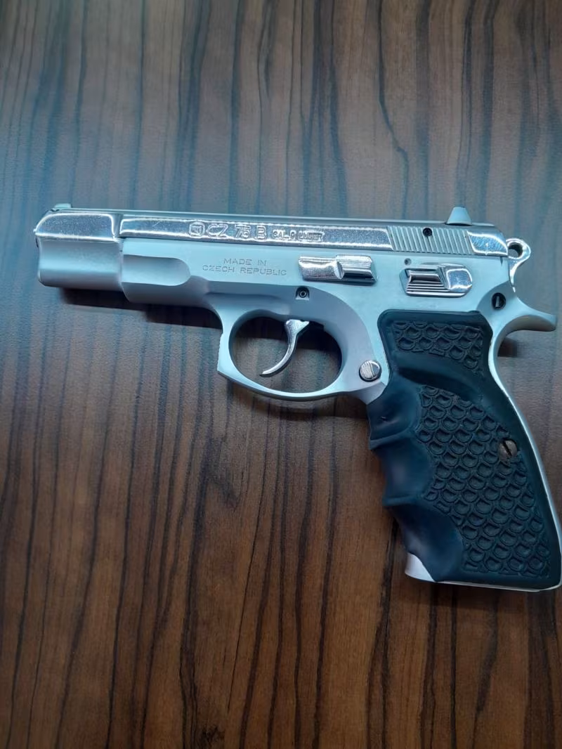 Emekli polisten yıpranmamış CZ 75 B
