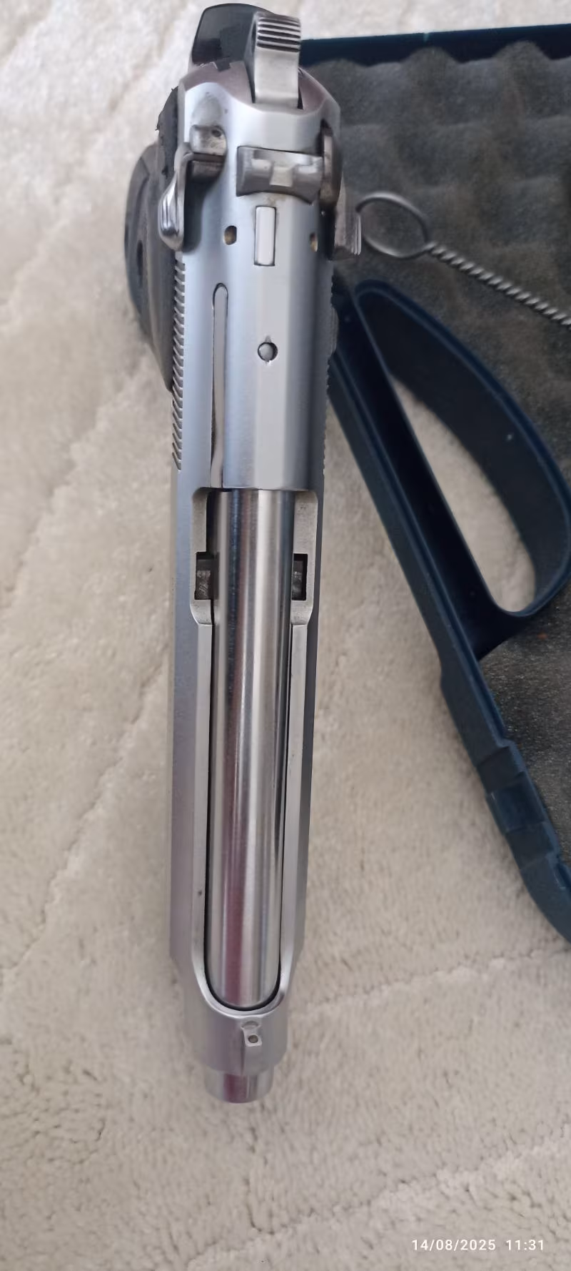 Polisten tertemiz Baretta 92 FS
