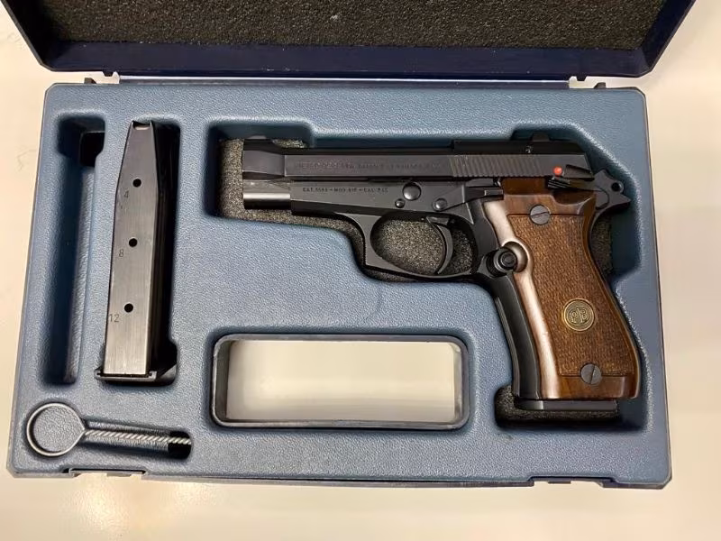 Baretta F81.. Sıfır ayarında orjinal arayana...