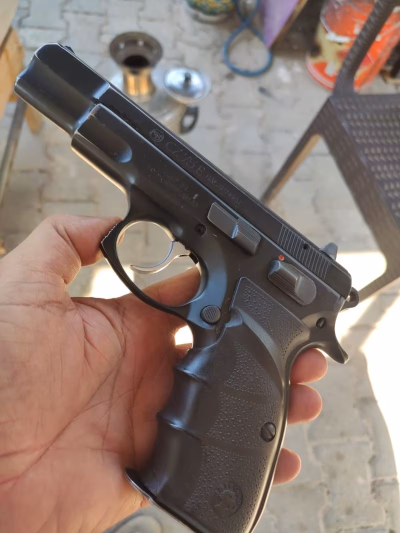 EMEKLİ EMNİYET PERSONELİNDEN COK TEMİZ CZ75B