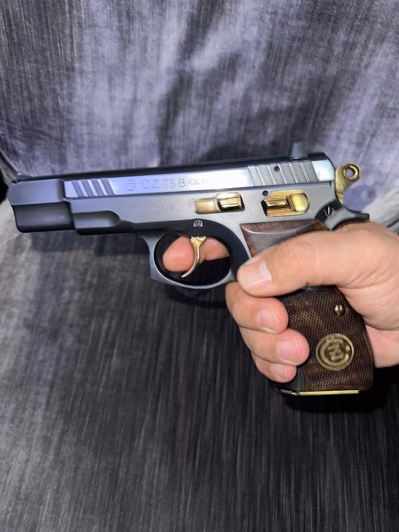 CZ 75B ÖZEL TASARIM  TİTANYUM KAPLAMA ÖMÜRLÜK ÇİZİLMEZ 15 +1  20 GÜNDE YAPILDI ÇİFT ŞARJÖR TUTULAN GÖSTERİŞLİ TABANCA