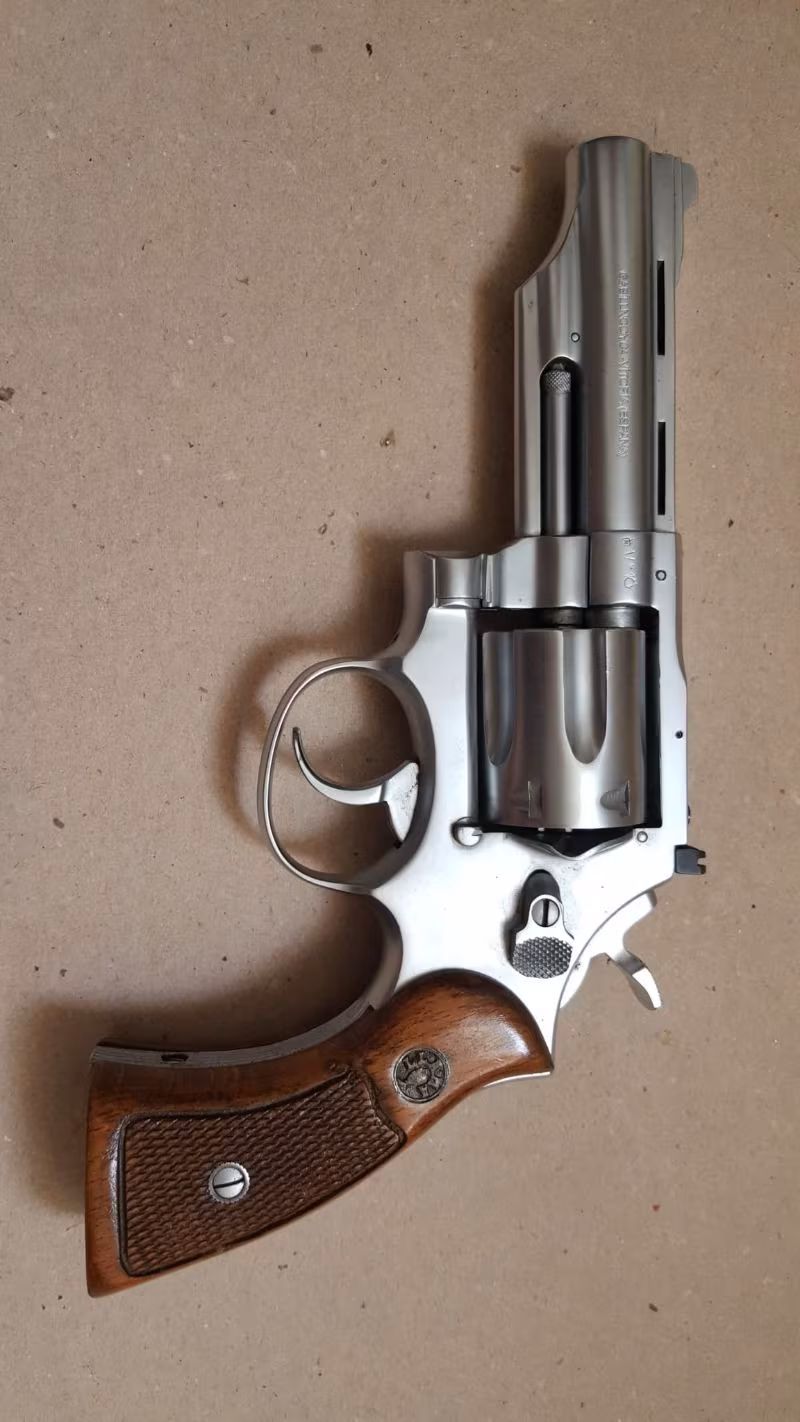 Temiz toplu tabanca 38. Kalibre