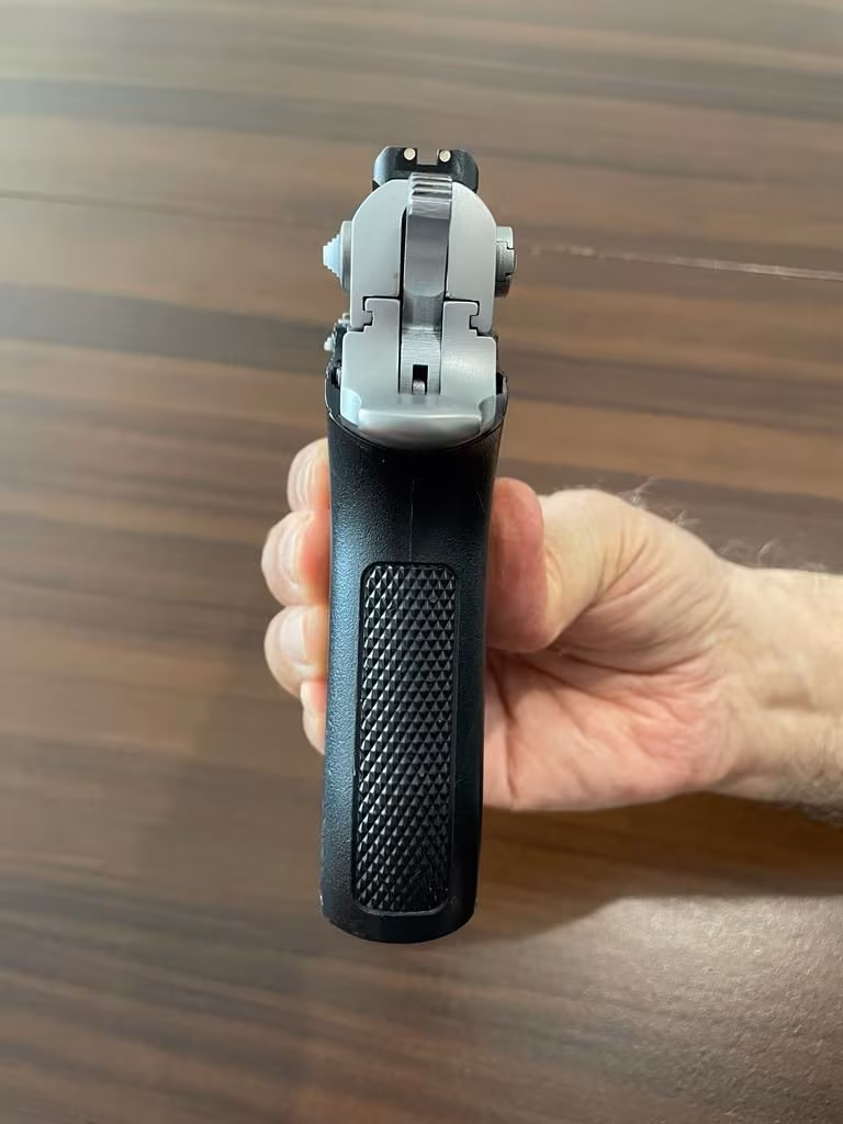 YARGI MENSUBUNUN KOLEKSİYONUNDAN...  Smith Wesson 5906 model silah