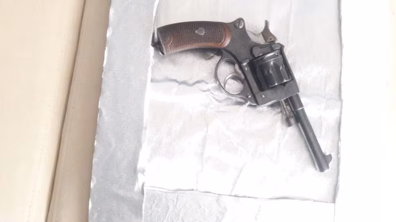 Sentetien   antika tabanca