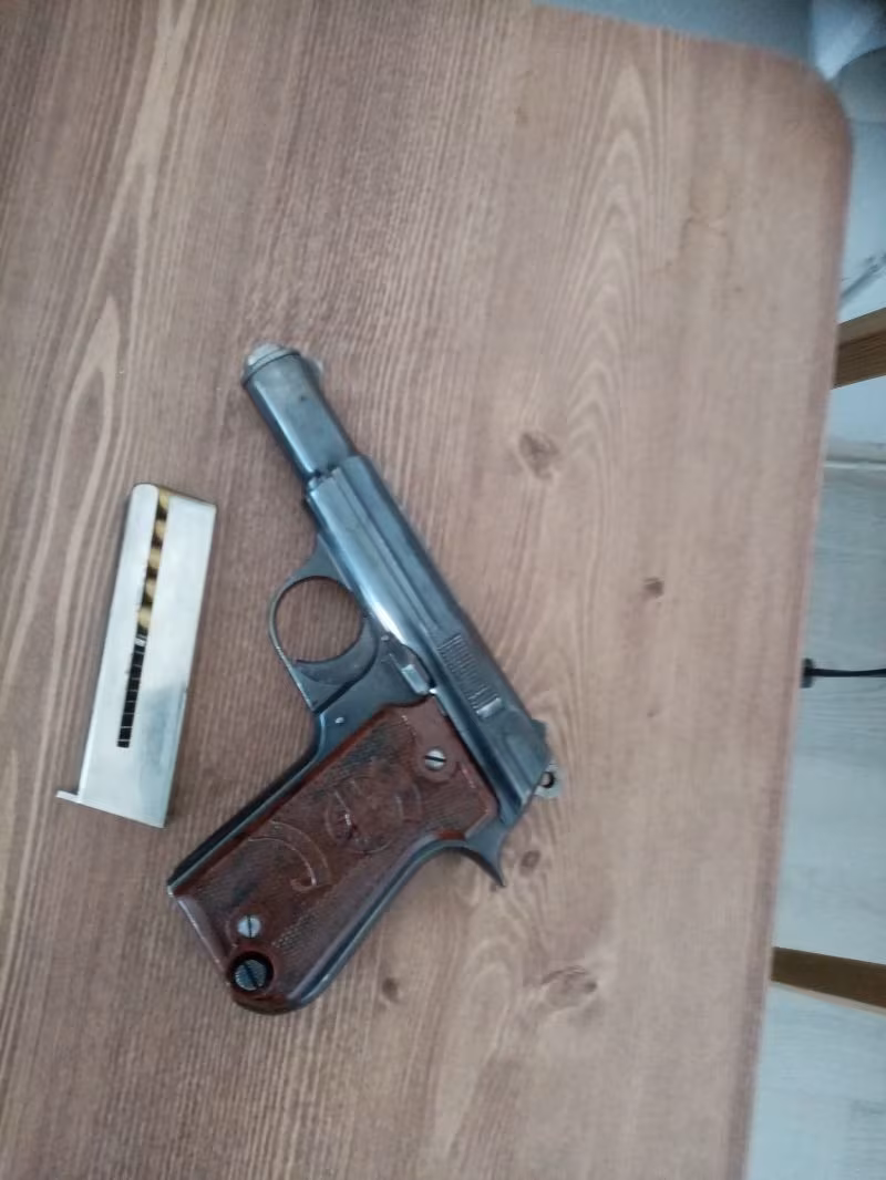 Emekli İcra Müdüründen temiz ruhsatlı ASTRA 7.65 MM MOD 4000 silah