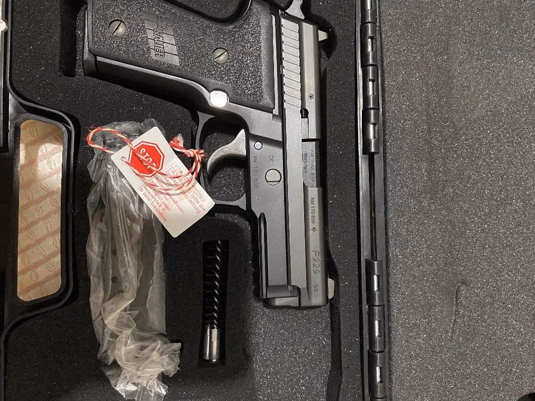 P229 Sig Sauer Fabrikadan çıktığı gibi sıfır.Deneme Atışı Dahi Yapılmamış.