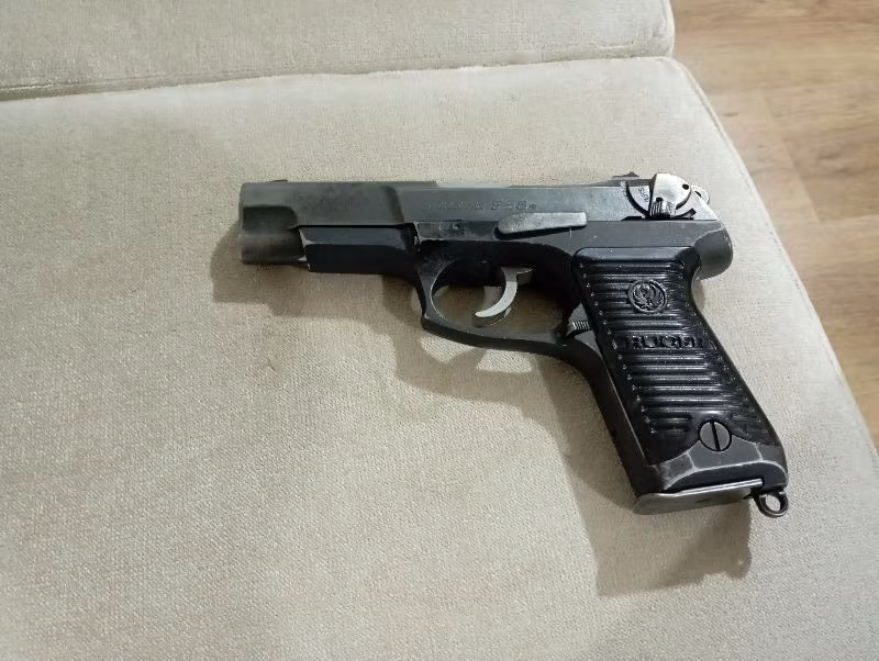 MERAKLISINA EMEKLİ POLİSTEN TEMİZ ORJİNAL AMERİKAN RUGER-85 --301  İTHAL