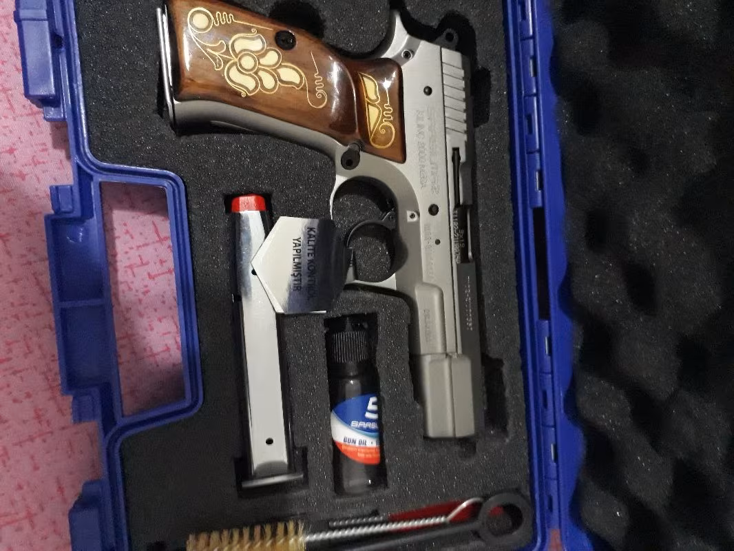 Sıfır mke garantili etiketi üzerinde Sarsılmaz kılınç 2000 mega