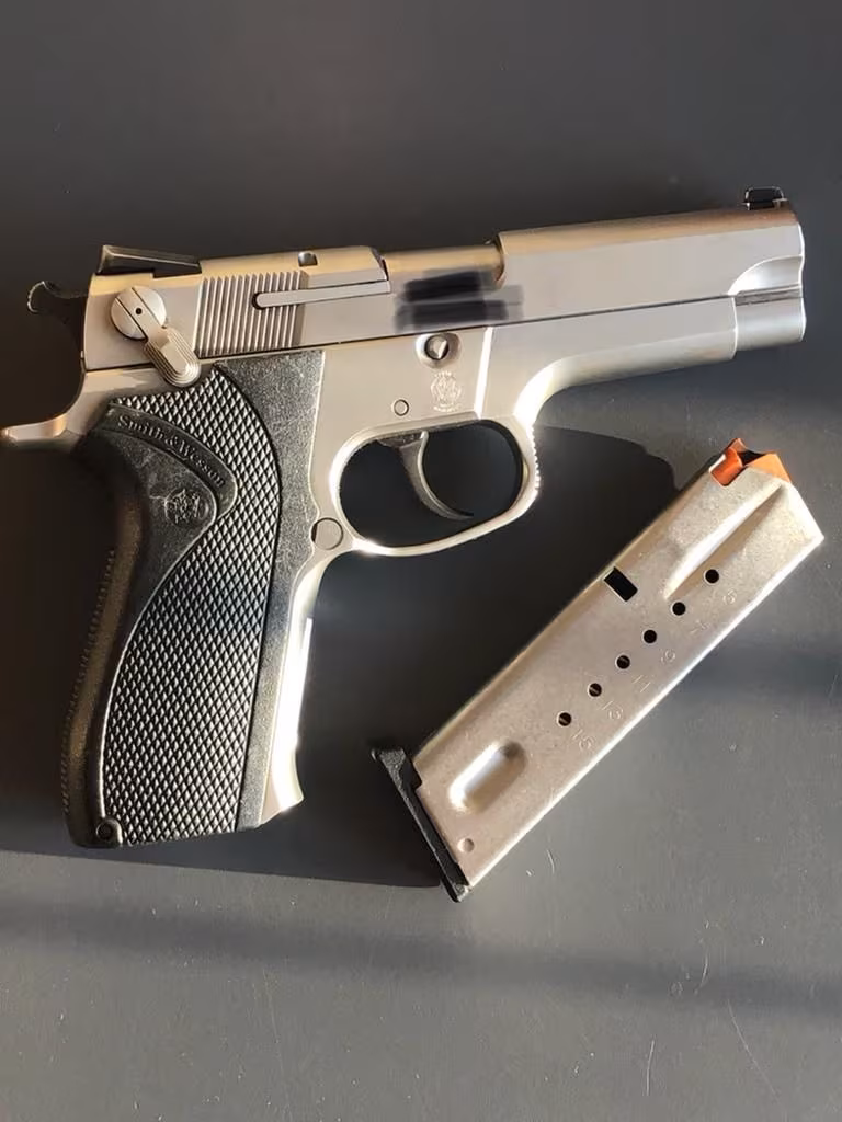 Askeri personelden çok temiz Smith wesson 5906