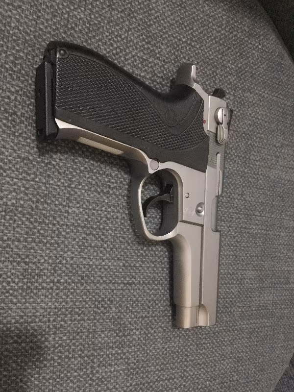 Acil satılık sıfır ayarında sw 5906 şarjörlü smith