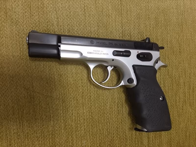 Tertemiz bir CZ 75