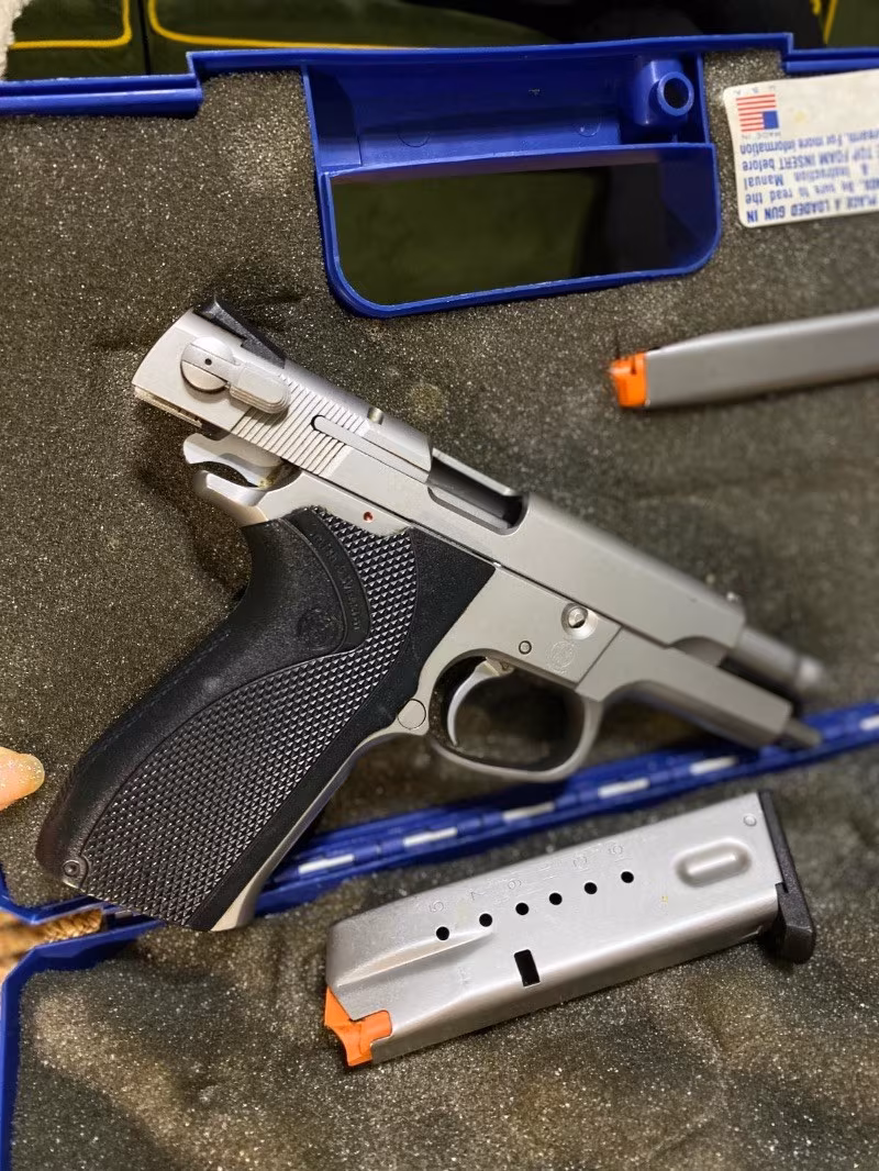 Memurdan Smith Wesson 5906 Tabanca