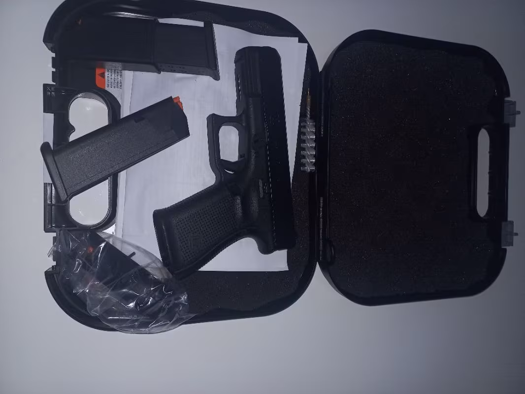 Fiyat dustu.Acil.Kamu personelinden glock 19 gen 5. 2025 mart ayi alinmis olup sifir kutusunda