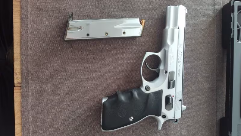 TEMİZ  CZ 75B 95 MODEL KROM KAPLI ÖZENLE KULLANILMIŞ YEDEK ŞARJÖR VE KUTUSU MEVCUT  EN TUTULAN MODEL