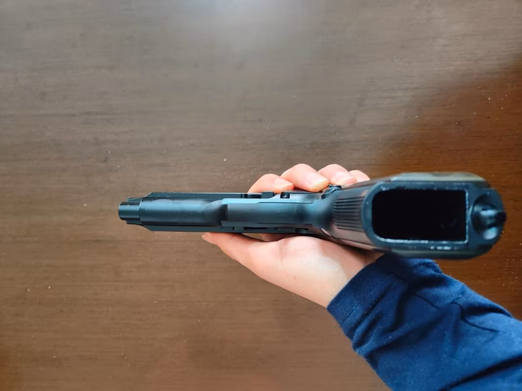 EMEKLİ POLİSTEN KULLANILMAMIŞ BERETTA 92 FS 15+1 (9x19 mm)
