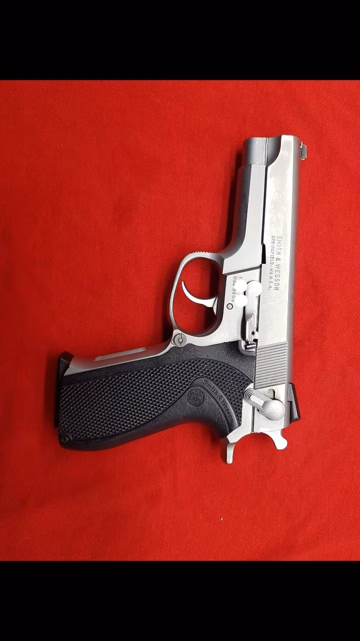 smith wesson 5906 ilk elden beyaz tetik beyaz horoz bile e