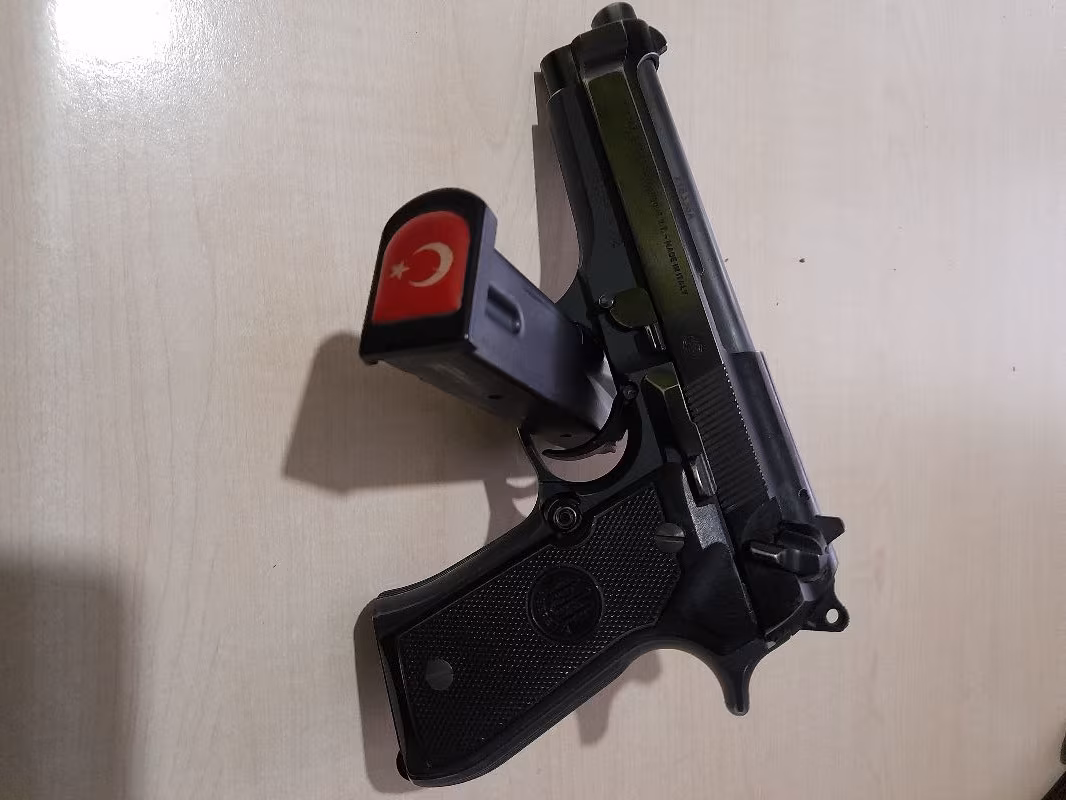 Polis memurundan temiz beretta fs92
