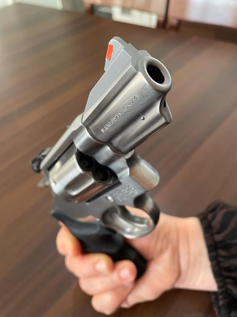 YARGI MENSUBUNUN KOLEKSİYONUNDAN...  Smith Wesson 5906