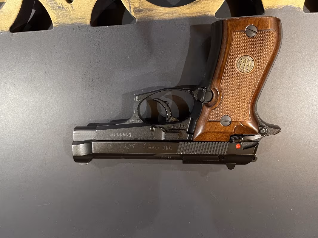 Baretta f 81