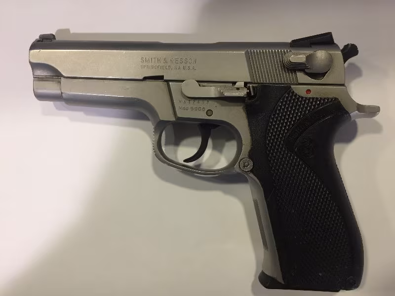 SMITH & WESSON 5906 MODEL